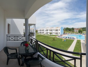 Studio Classique, vue piscine | Vue depuis le balcon