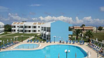 حمّام سباحة خارجي