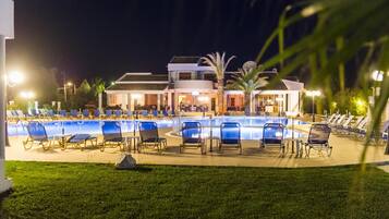 حمّام سباحة خارجي