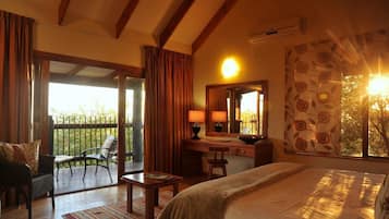 Honeymoon Suite | Desk, soundproofing, free WiFi, bed sheets