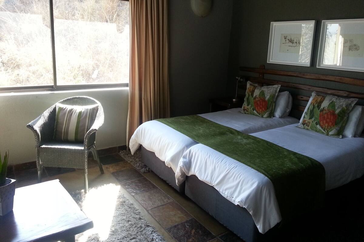 Standard Room | Desk, soundproofing, WiFi (free), bed sheets