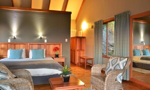 Suite de luna de miel | Escritorio, sistema de insonorización, wifi gratis y ropa de cama