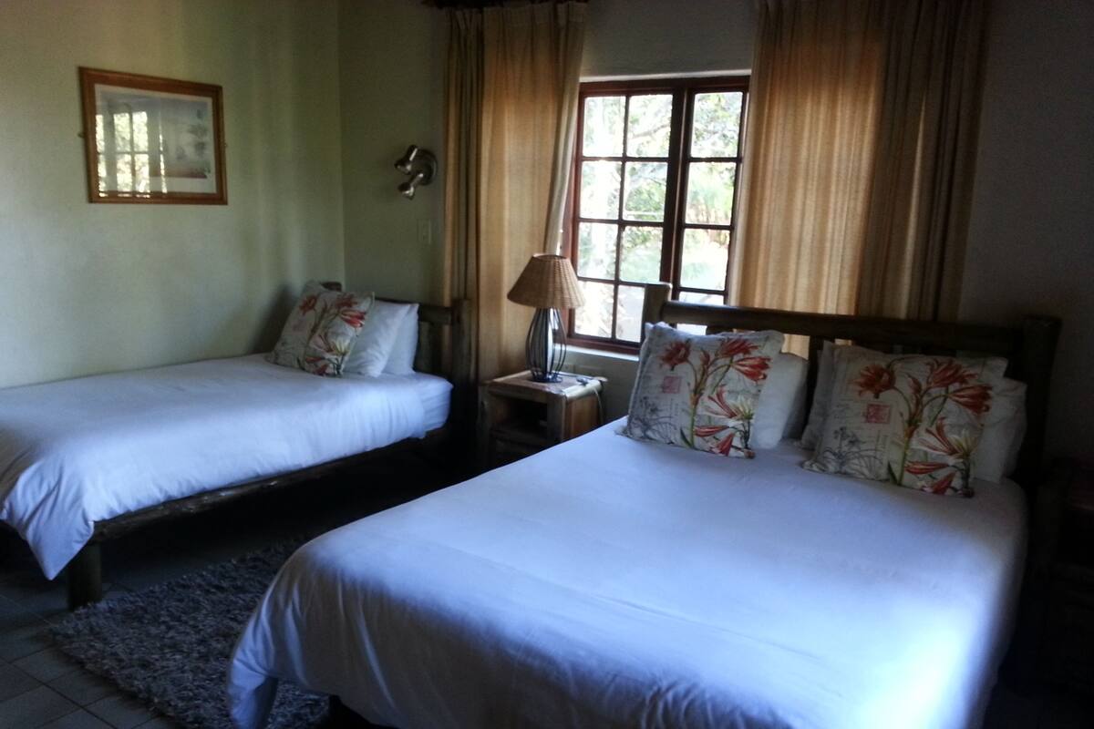Standard Room (3 Sleeper) | Desk, soundproofing, WiFi (free), bed sheets