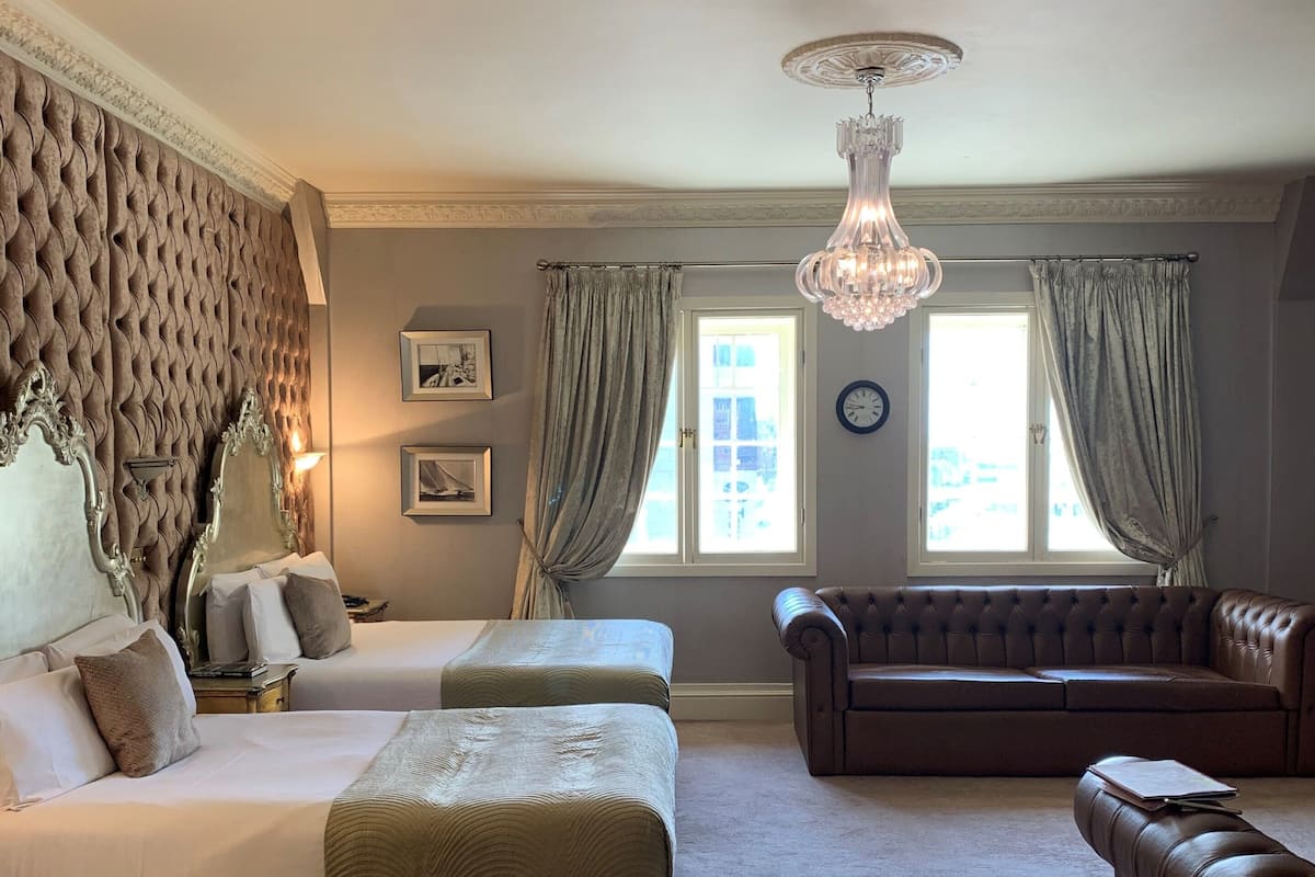 Quarter Room (Sleeps 6) | In-room safe, blackout drapes, WiFi (free), individually decorated