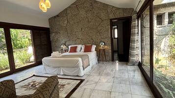 小型套房 | 埃及棉床单、高档床上用品、迷你吧、客房内保险箱