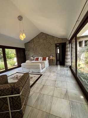 小型套房 | 埃及棉床单、高档床上用品、迷你吧、客房内保险箱