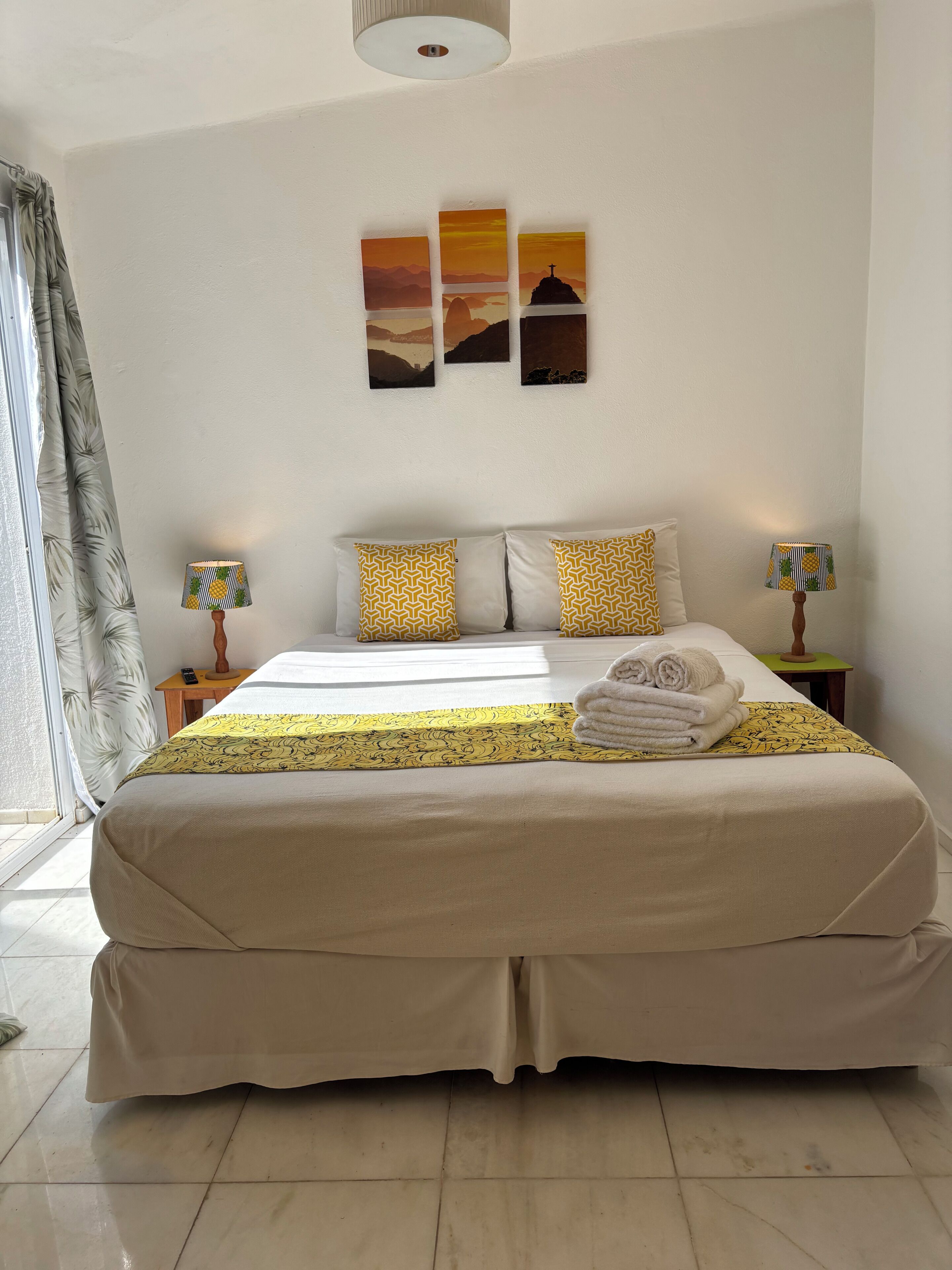Standard Double Room, 1 Queen Bed, Bathtub Amarelo | Sábanas de algodón egipcio, ropa de cama de alta calidad, minibar