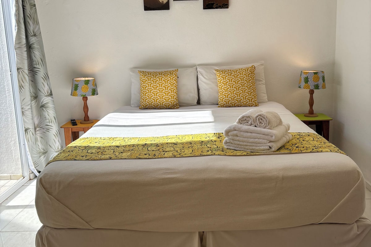 Standard Double Room, 1 Queen Bed, Bathtub Amarelo | Draps en coton égyptien, literie de qualité, minibar, coffre-fort