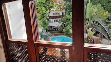 Red Room (Garden View) | Vista desde la habitación