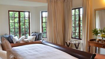 Executive Suite | 1 bedroom, Egyptian cotton sheets, premium bedding, down duvets