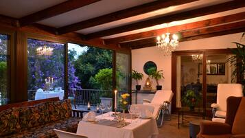 Couples treatment rooms, sauna, hot tub, steam room, body treatments