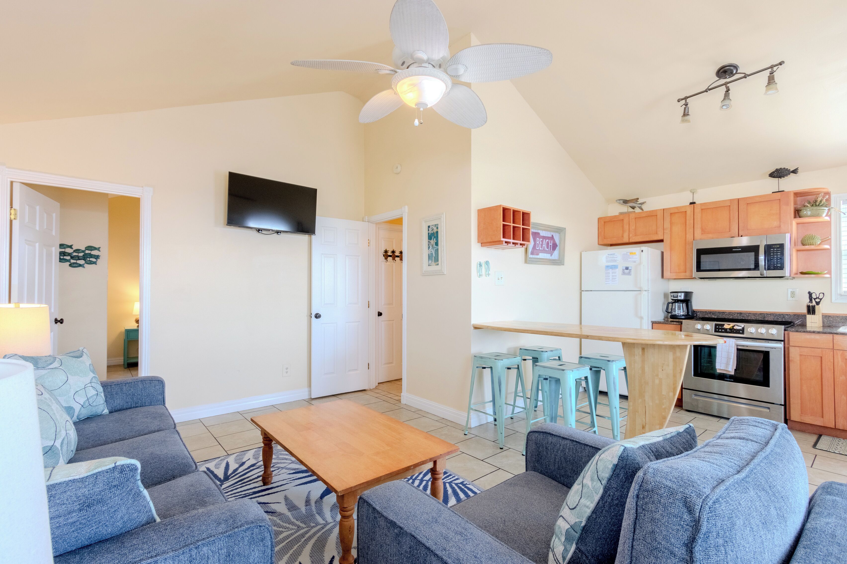 Laptop workspace, iron/ironing board, free WiFi, bed sheets