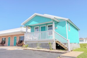 Family Cottage, 1 Bedroom | Laptop workspace, iron/ironing board, free WiFi, bed sheets - Shark Reef Resort Motel & Cottages (Port Aransas)