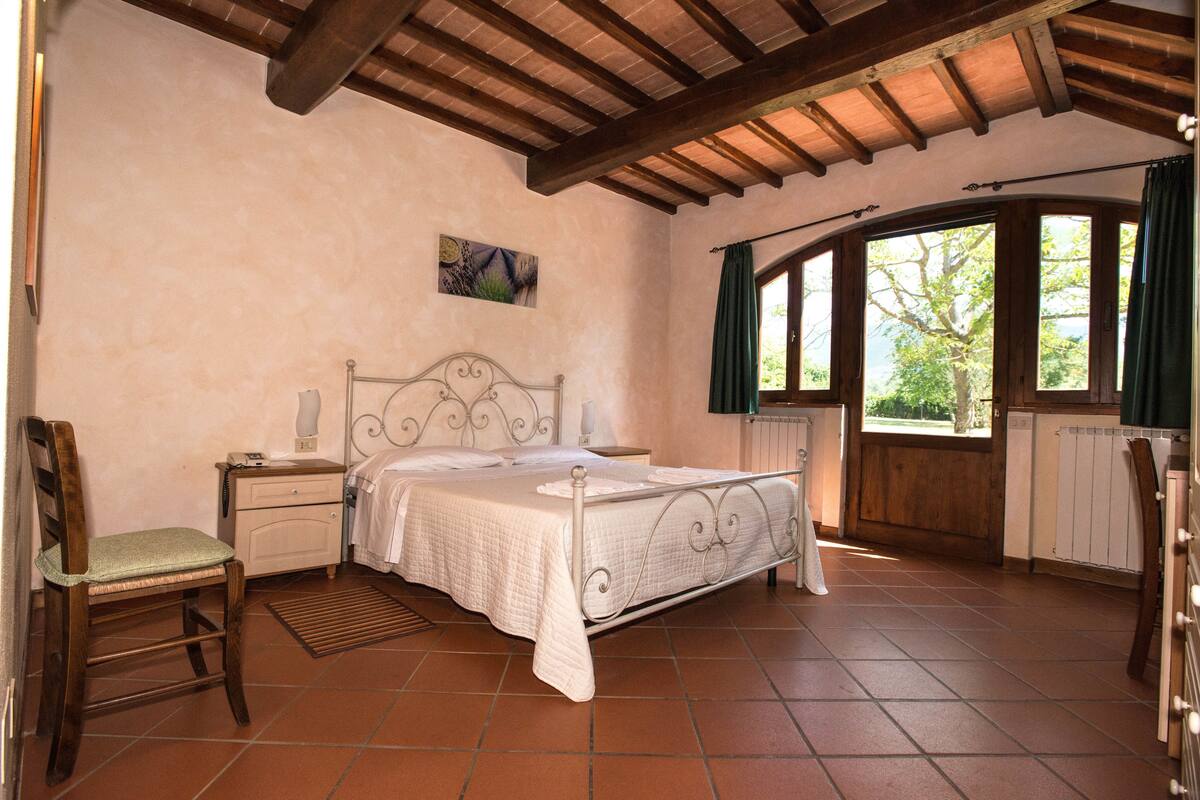 Standard Double Room | Minibar, in-room safe, desk, free cribs/infant beds