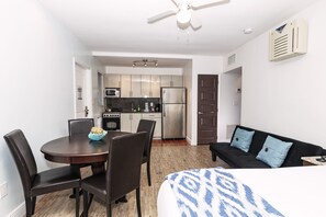 Iron/ironing board, free WiFi, bed sheets - Caribbean Resort Suites (Hollywood)