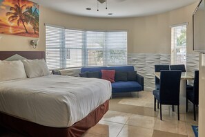熨斗/熨衣板、免費無線上網、床單