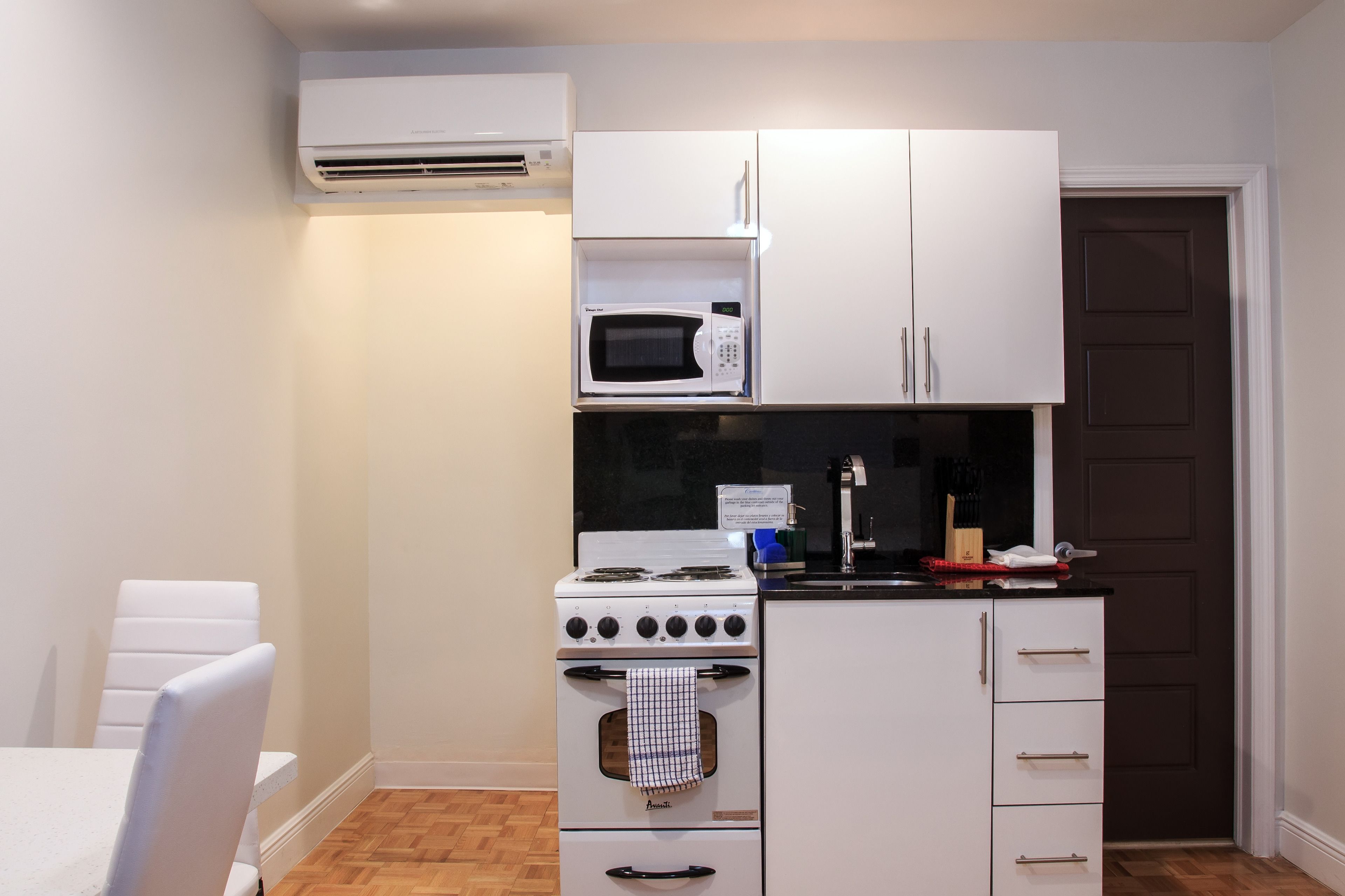 queen studio pool: 1 queen bed  | private kitchenette | full-sized fridge, microwave, stovetop, coffee/tea maker