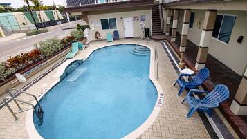 Piscina coberta, piscina a l'aire lliure i gandules