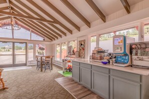 فطور أوروبي مجانًا يوميًا