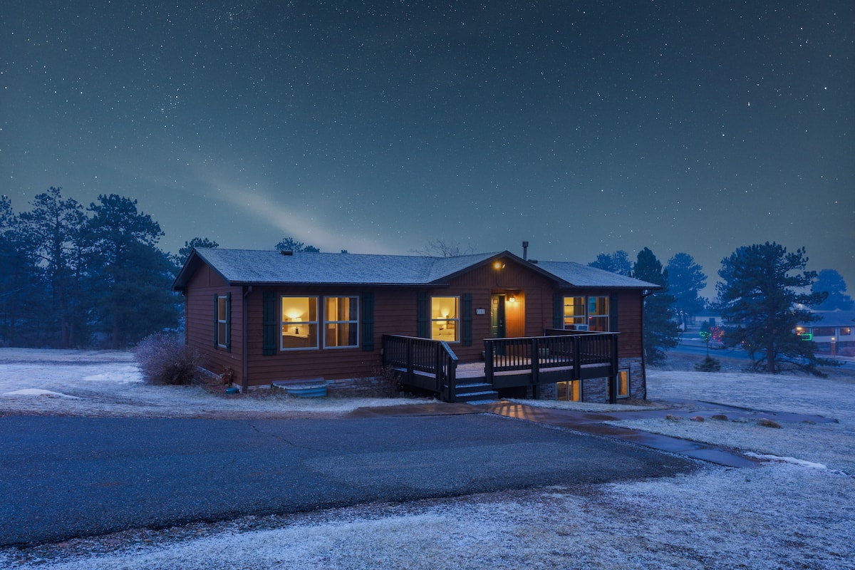 Exclusive Cabin | Laptop workspace, blackout drapes, iron/ironing board, cribs (free)