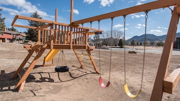 Area giochi per bambini (all'aperto)