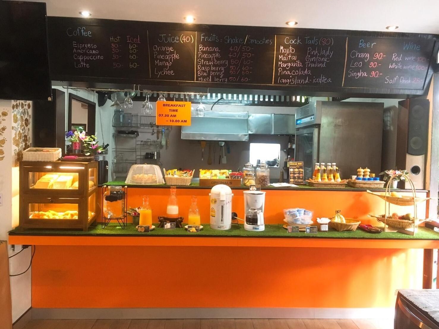 breakfast, lunch, dinner served; thai cuisine