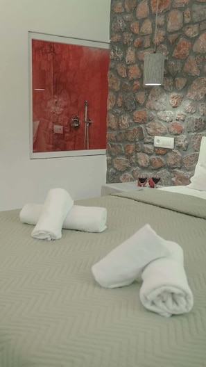 Apartment, 1 Bedroom, Hot Tub | 1 bedroom, premium bedding, in-room safe, blackout drapes