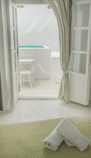 Superior Studio | Premium bedding, in-room safe, blackout drapes, soundproofing