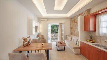 Luksusleilighet | Oppholdsområde | Plasma-TV og bøker