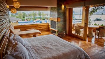 King Room with Lake View | Free WiFi, bed sheets