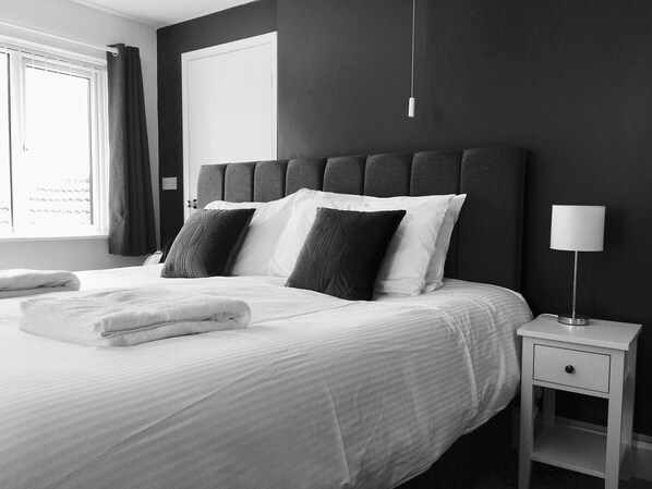 Chambre double ou avec lits jumeaux, salle de bain attenante (Room 4 - Chapel Point)