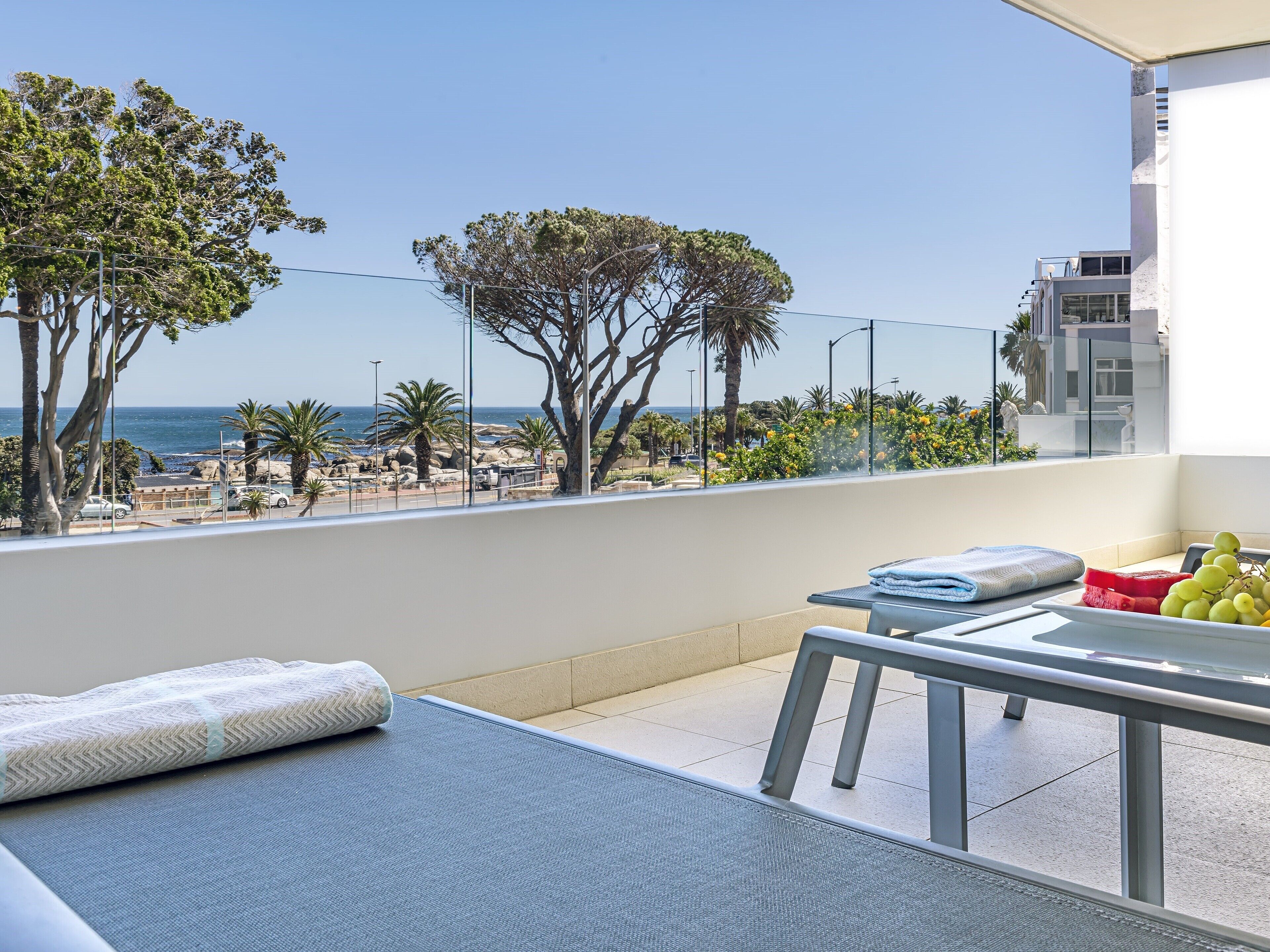 One Bed Luxury Suite | Balkon