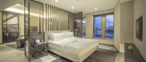 Deluxe Room, 1 King Bed, City View