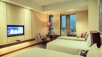 1 bedroom, premium bedding, down comforters, in-room safe