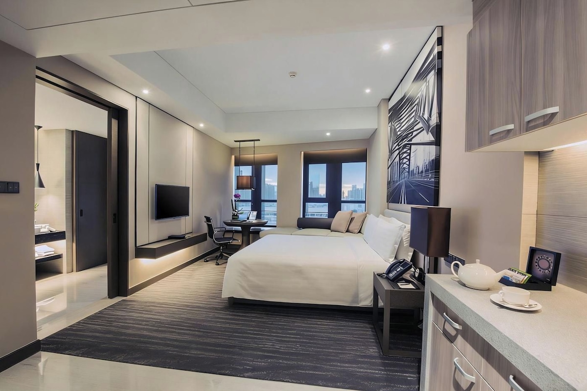 1 bedroom, premium bedding, down comforters, in-room safe