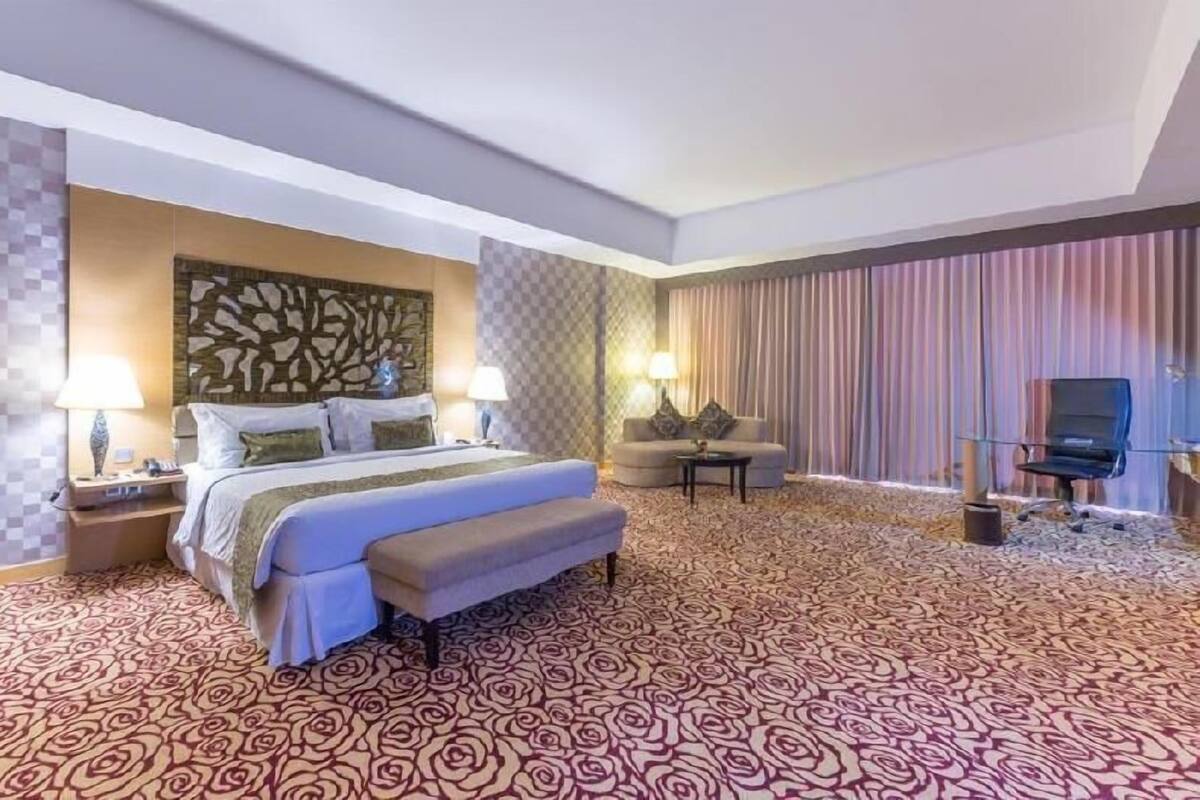 Premium bedding, minibar, in-room safe, desk