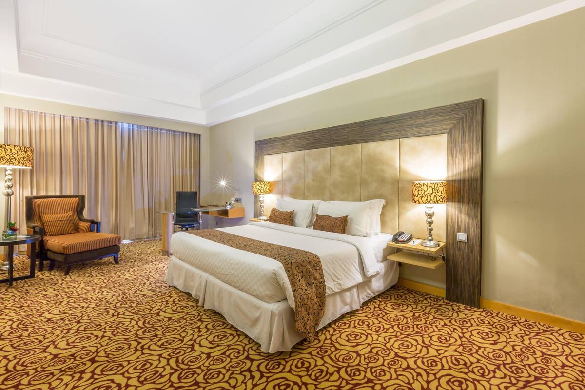 Premium bedding, minibar, in-room safe, desk