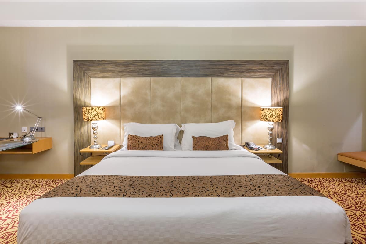 Premium bedding, minibar, in-room safe, desk