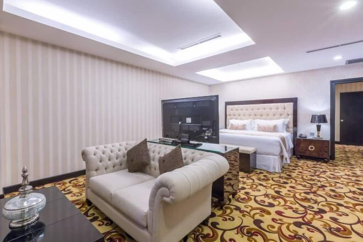 Premium bedding, minibar, in-room safe, desk
