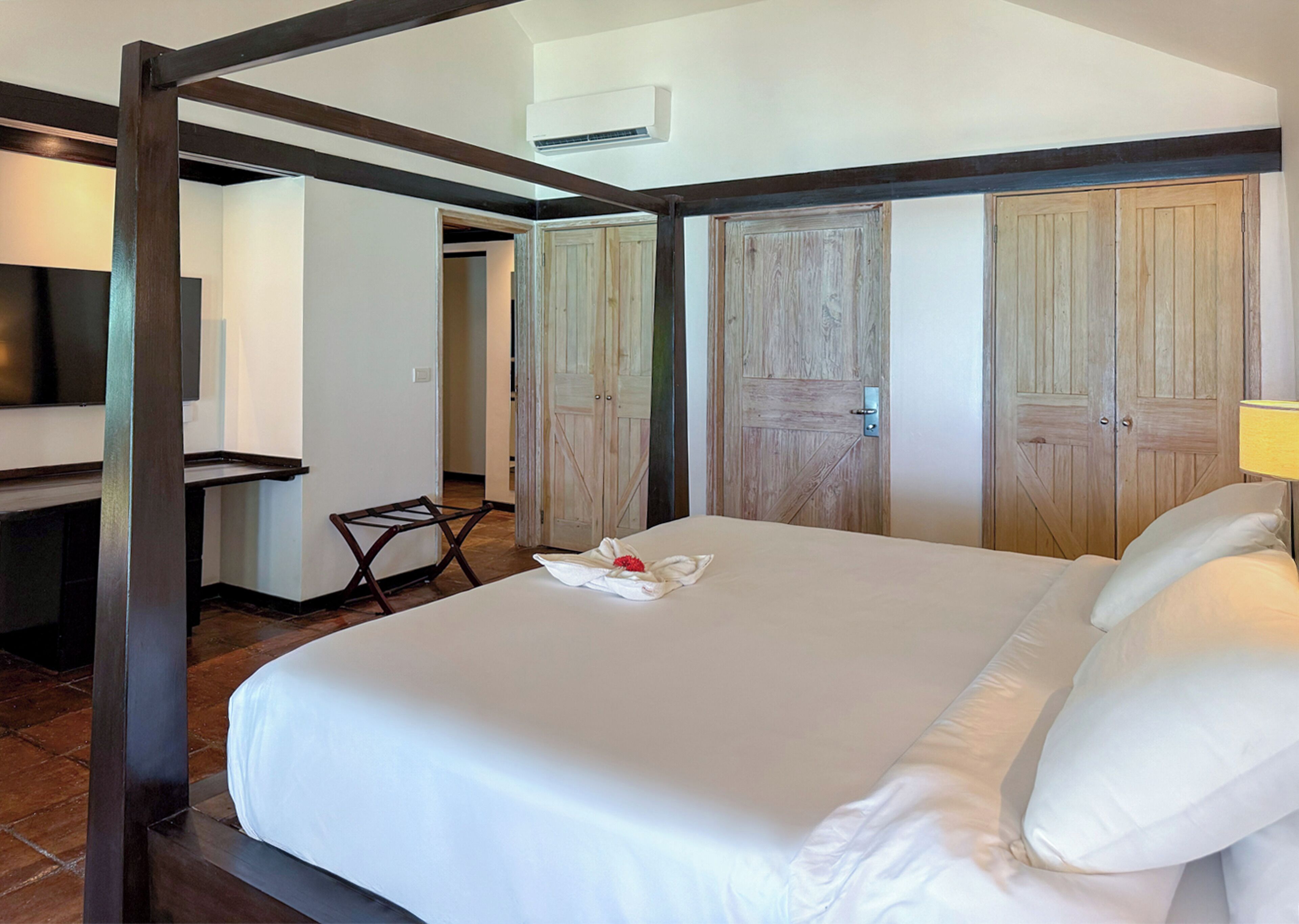 Minibaari, tallelokero huoneessa, äänieristys