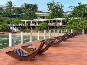 Private beach, beach towels, beach volleyball - Roatan Media Luna Resort Affiliated by Meliá  (Roatan)