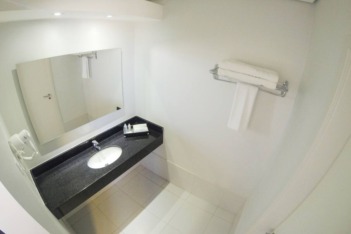 standard single room | bathroom | shower, free toiletries, hair dryer, towels