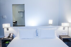 Roupas de cama premium, frigobar, cofres nos quartos, escrivaninha