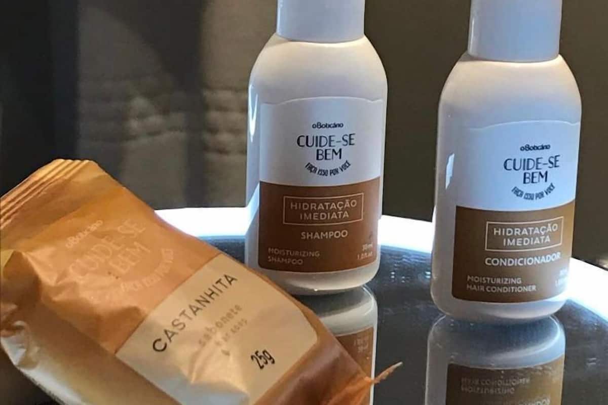 deluxe double room | bathroom | shower, free toiletries, hair dryer, towels