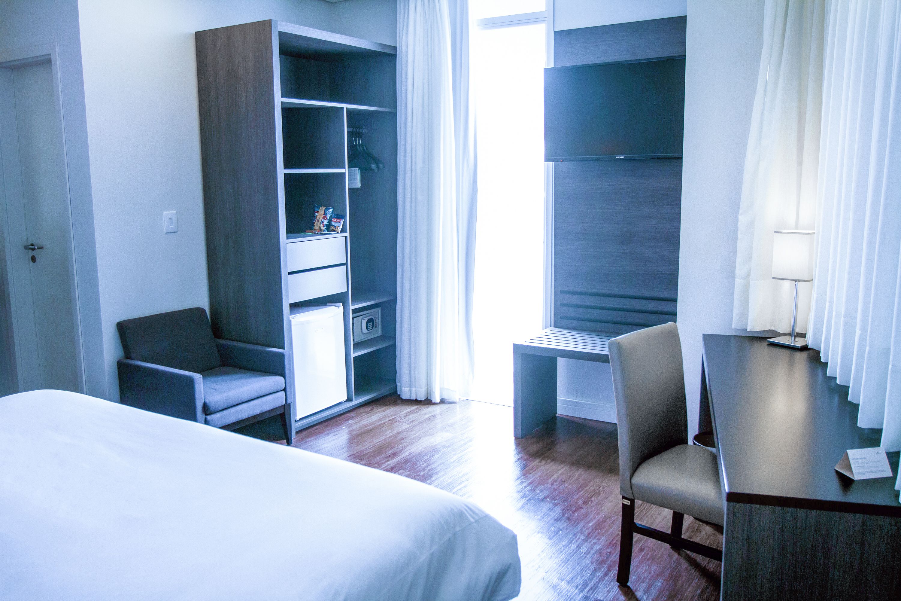 standard double room | premium bedding, minibar, in-room safe, desk