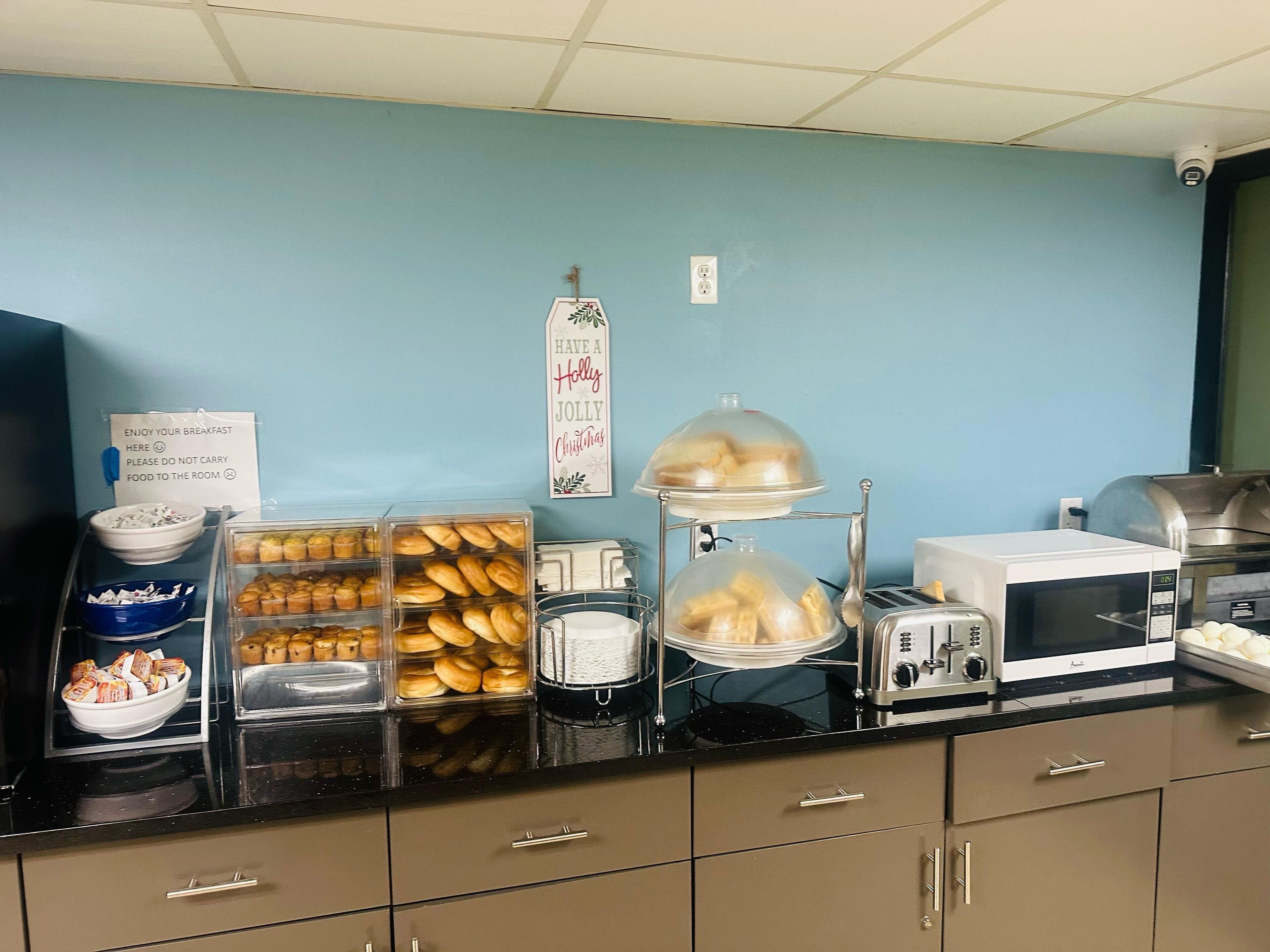 Free daily buffet breakfast 