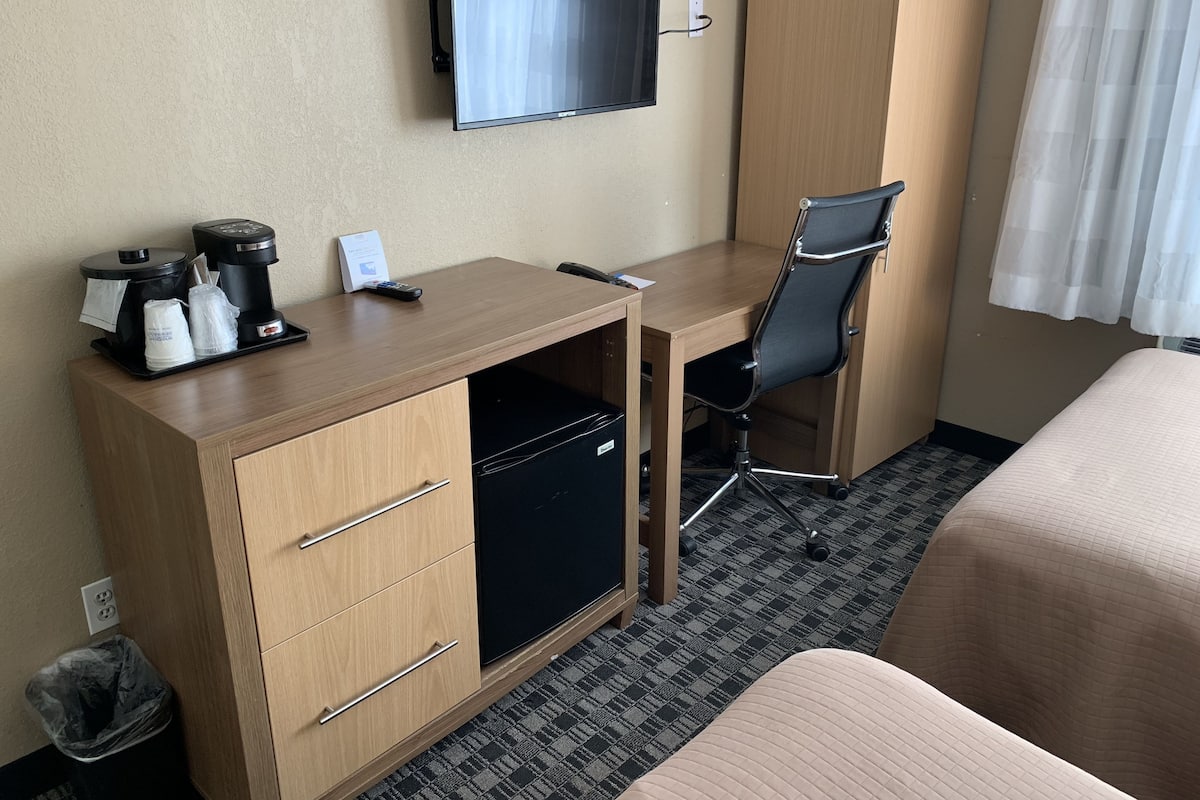 1 bedroom, in-room safe, desk, blackout drapes