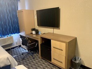 1 bedroom, in-room safe, desk, blackout curtains