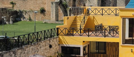 Outdoor pool, open 8:00 AM to 8:00 PM, pool umbrellas