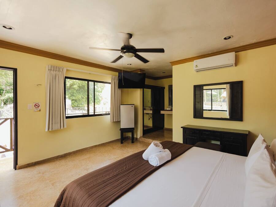 Chambre Supérieure, 1 trÚs grand lit, vue piscine